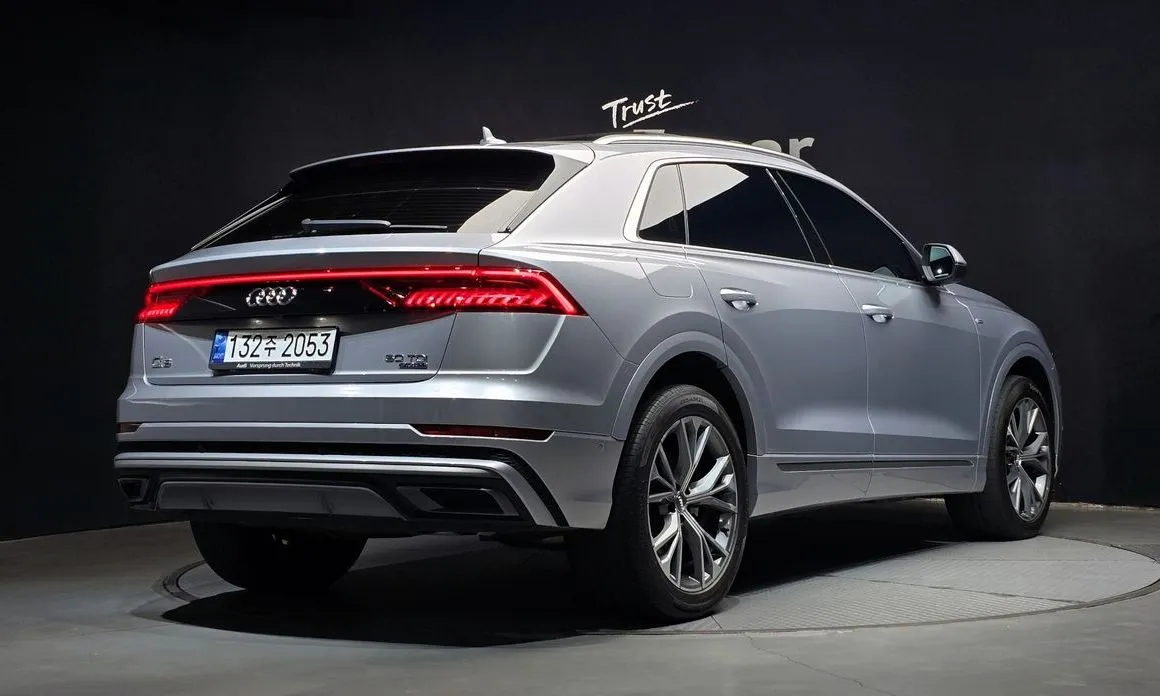 Audi Q8 — фото 10