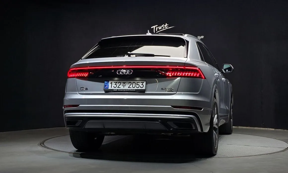 Audi Q8 — фото 7