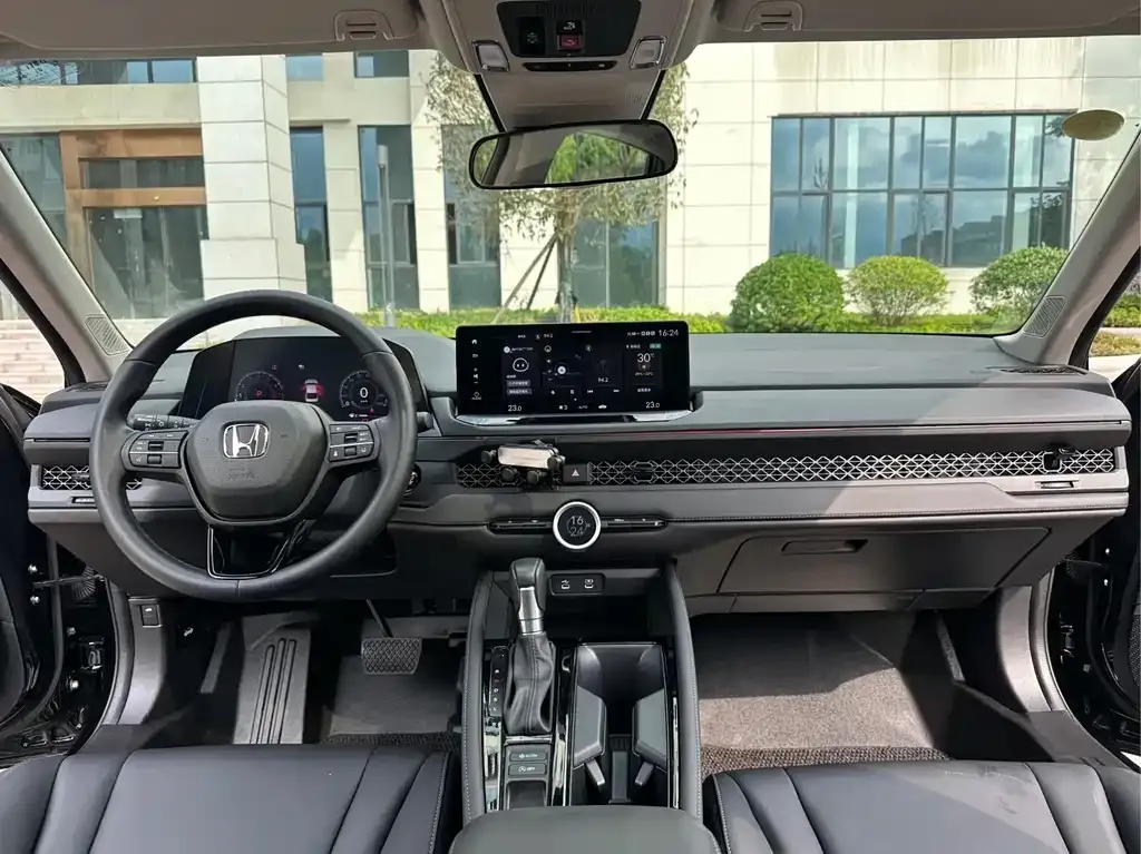 Honda Accord — фото 7
