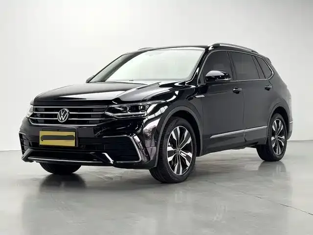 Volkswagen Tiguan L — фото 1