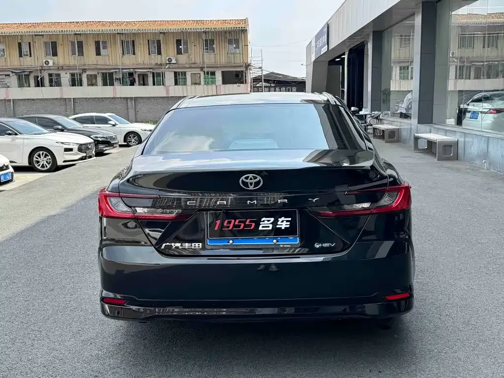 Toyota Camry — фото 6