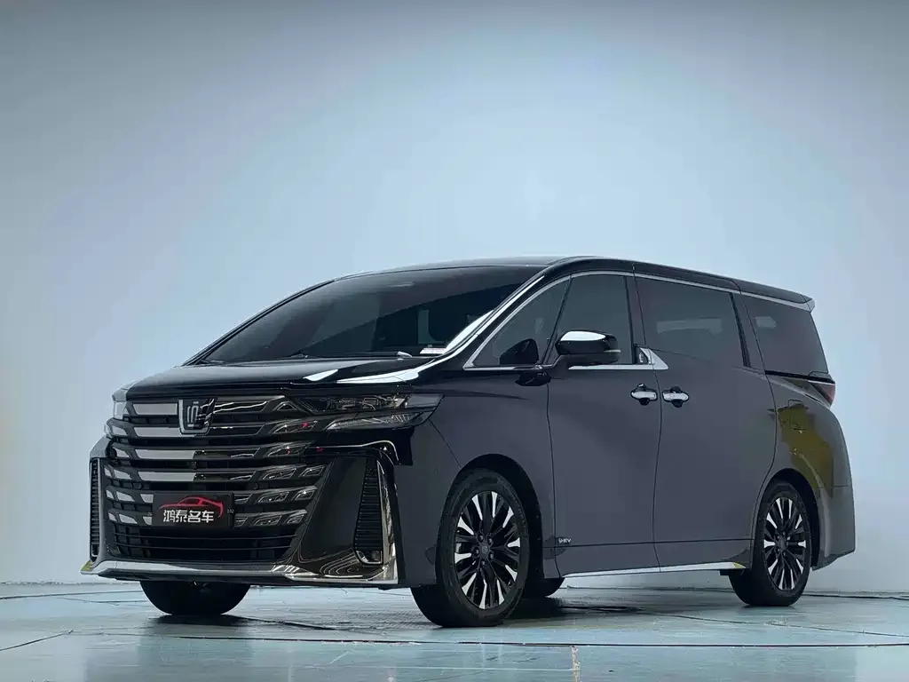 Toyota Vellfire — фото 1