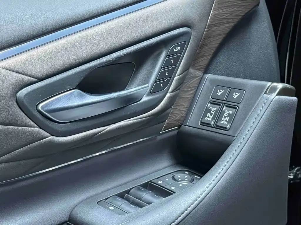 Toyota Vellfire — фото 10