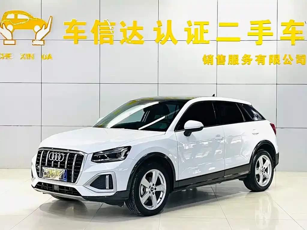 Audi Q2L — фото 1