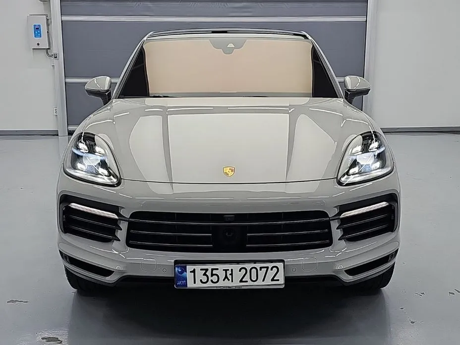 Porsche Cayenne — фото 1