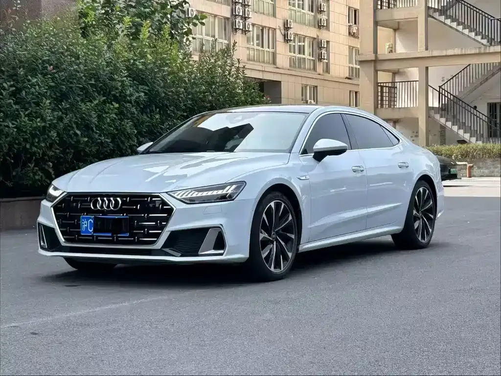 Audi A7L — фото 1