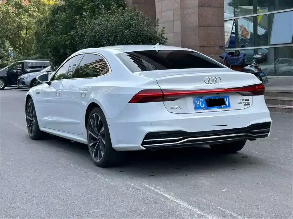 Audi A7L — фото 8