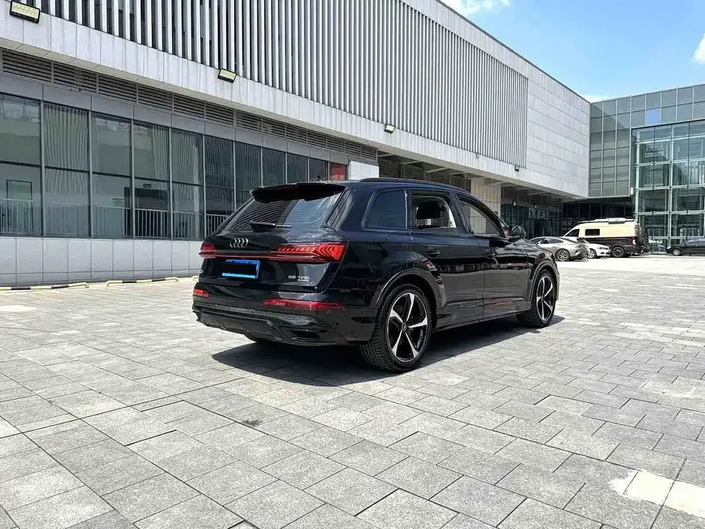 Audi Q7 — фото 8