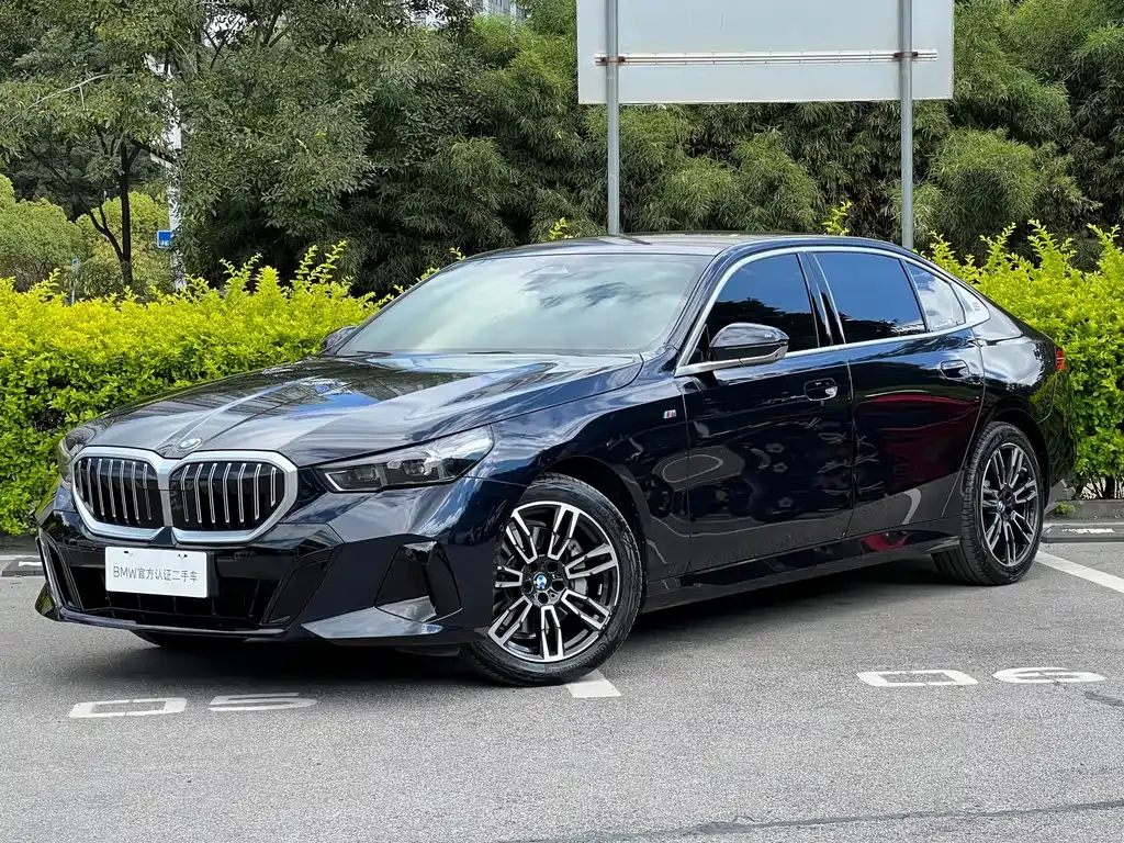 BMW 5 Series — фото 1
