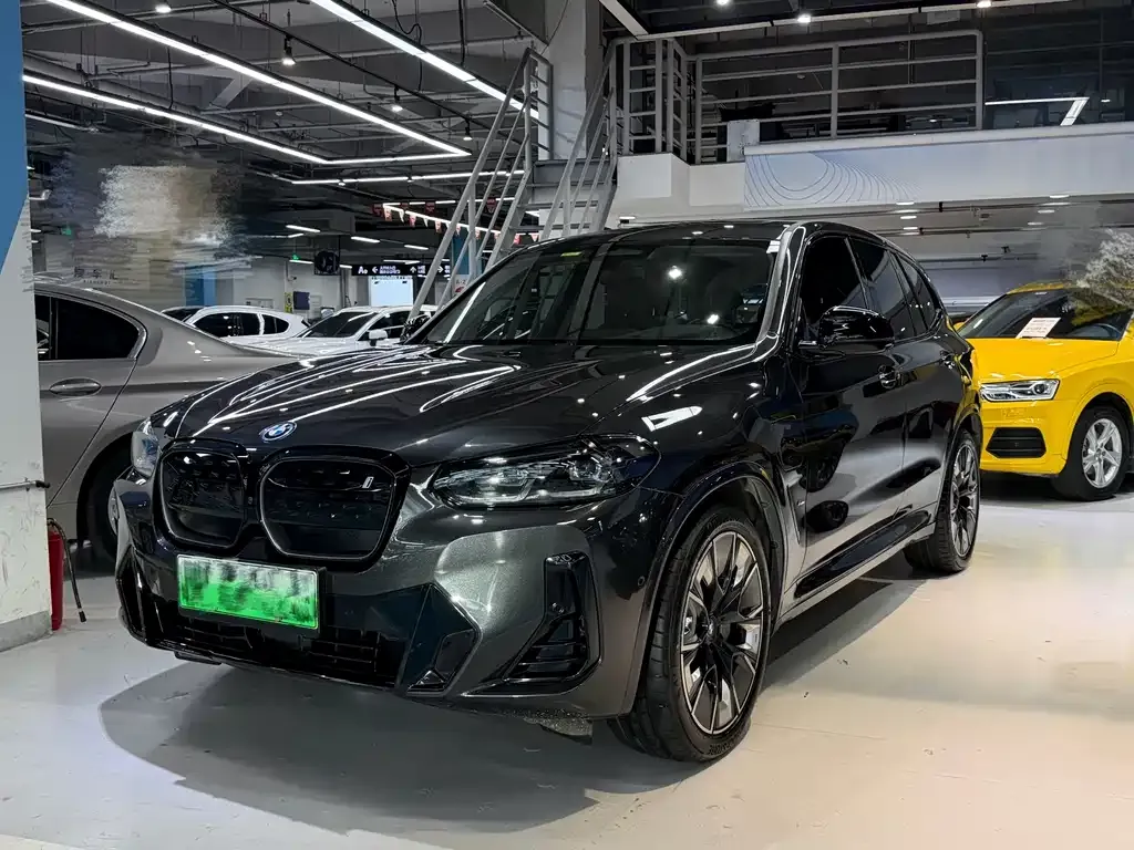 BMW iX3 — фото 1