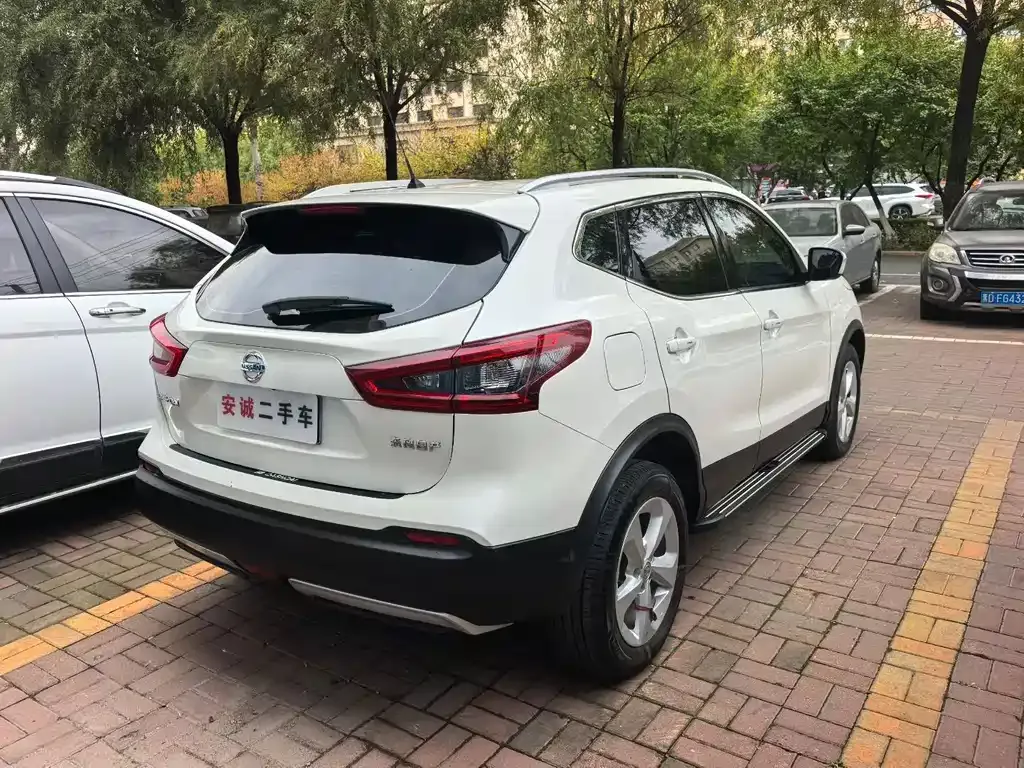 Nissan Qashqai — фото 9