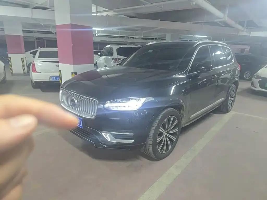 Volvo XC90 — фото 1