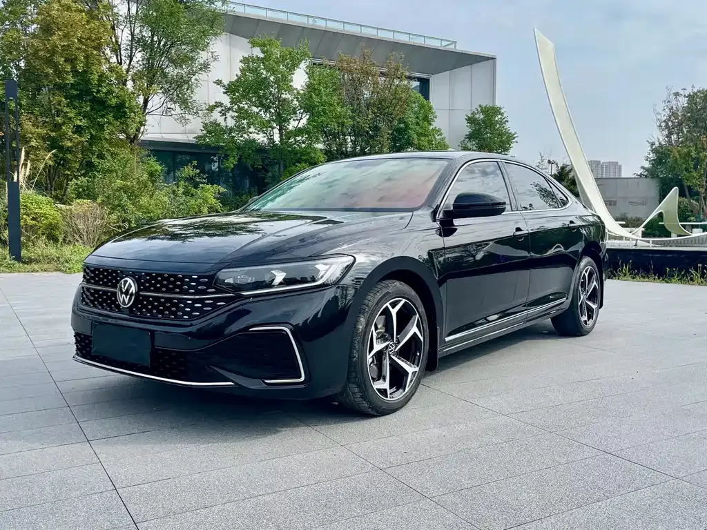 Volkswagen Passat — фото 1