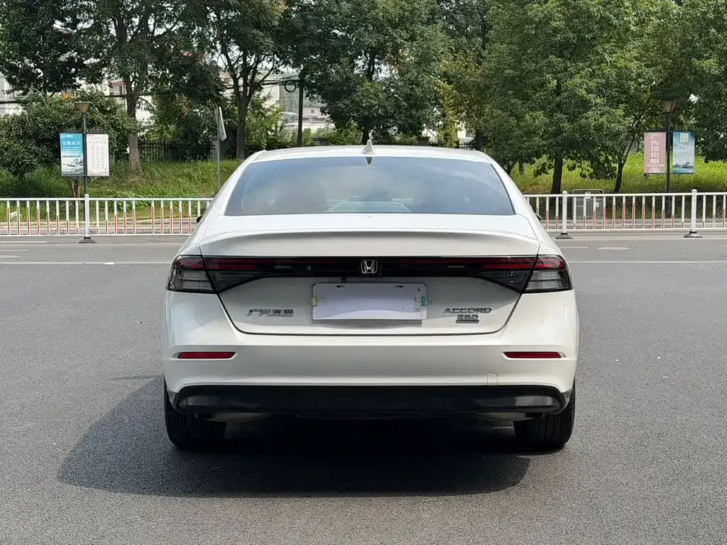 Honda Accord — фото 10