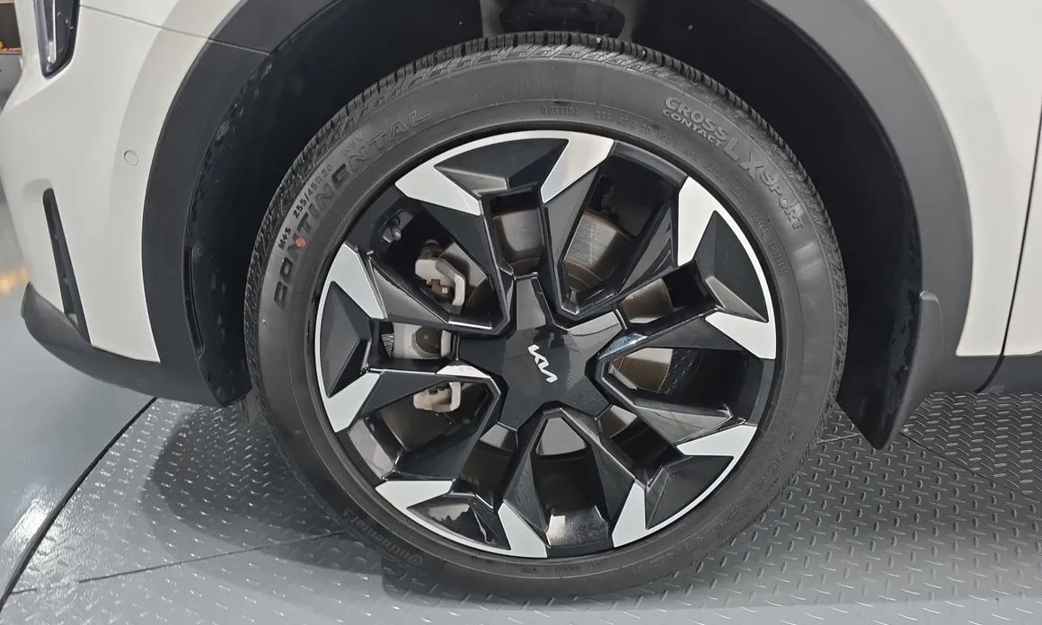 Kia Sorento — фото 8