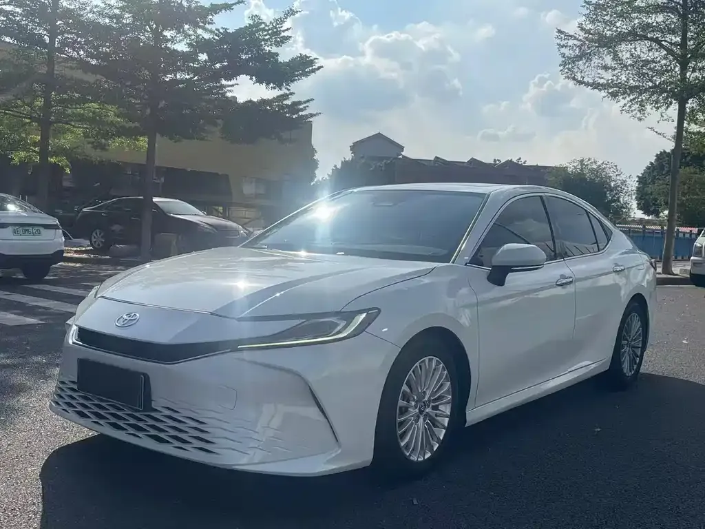 Toyota Camry — фото 9