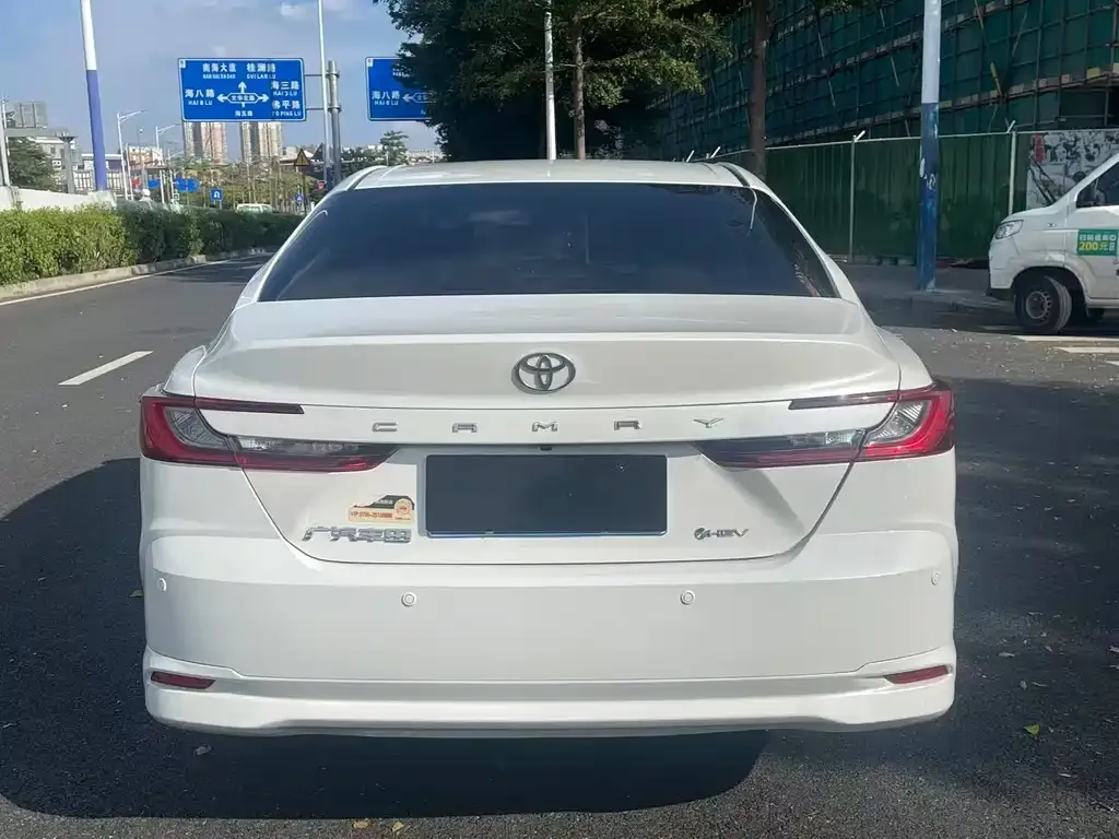 Toyota Camry — фото 5