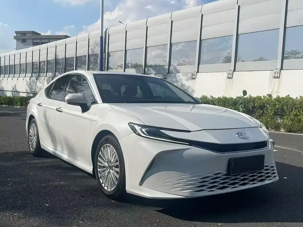 Toyota Camry — фото 7