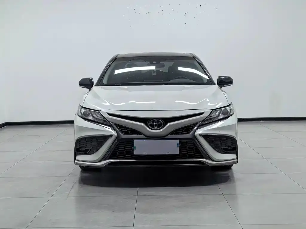 Toyota Camry — фото 8