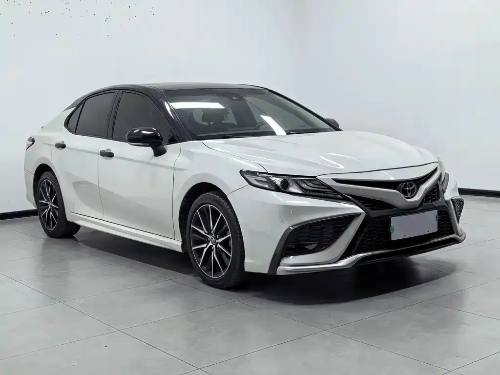 Toyota Camry — фото 7
