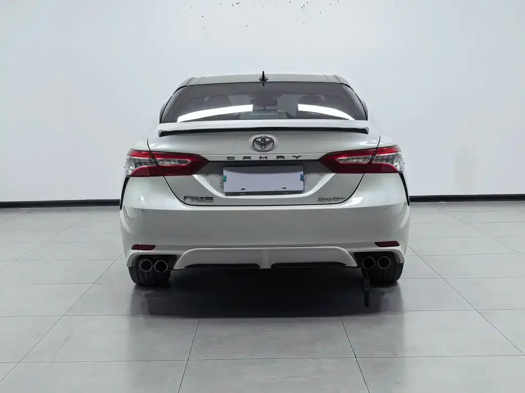 Toyota Camry — фото 9