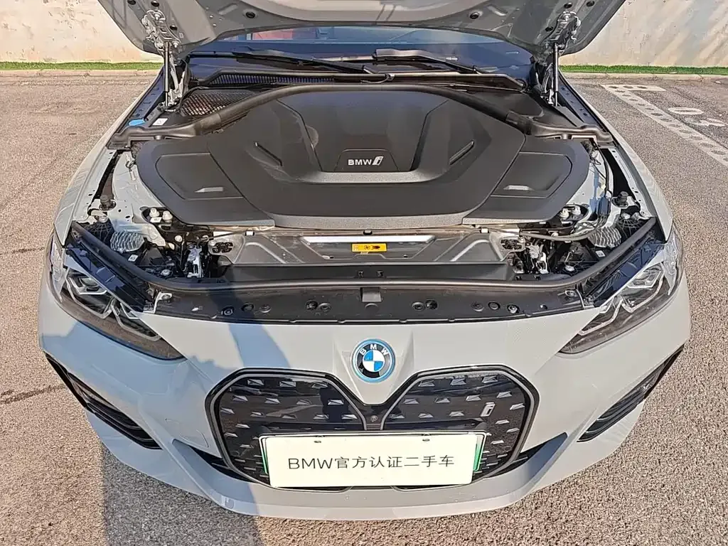BMW i4 — фото 10