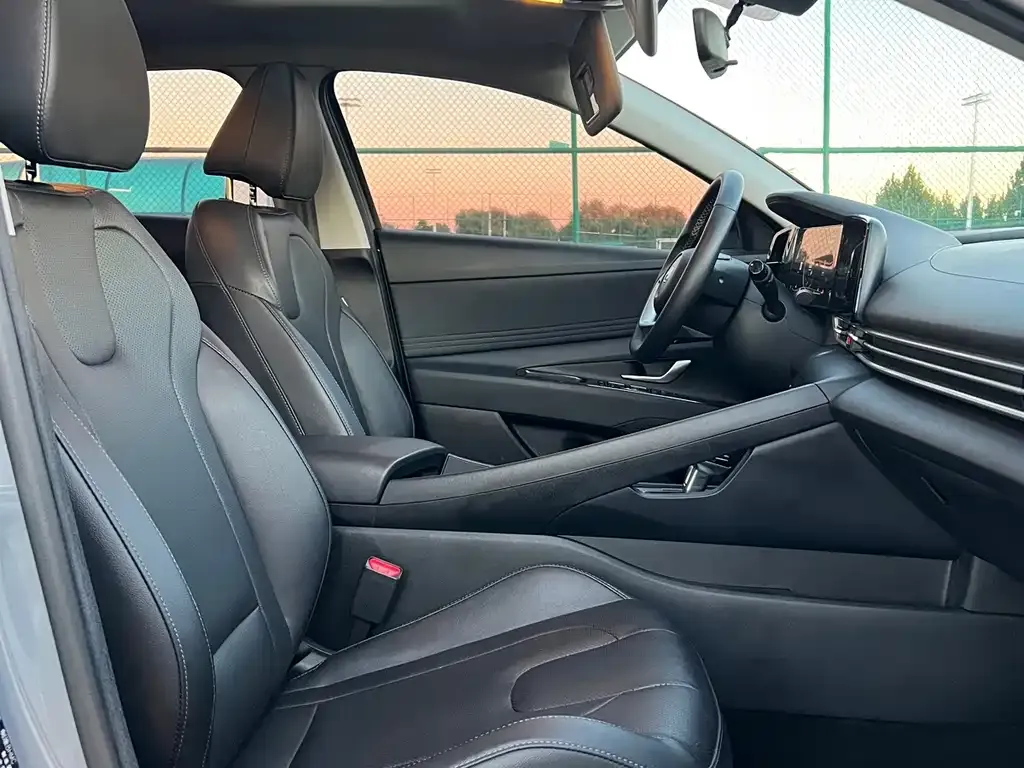 Hyundai Elantra — фото 3