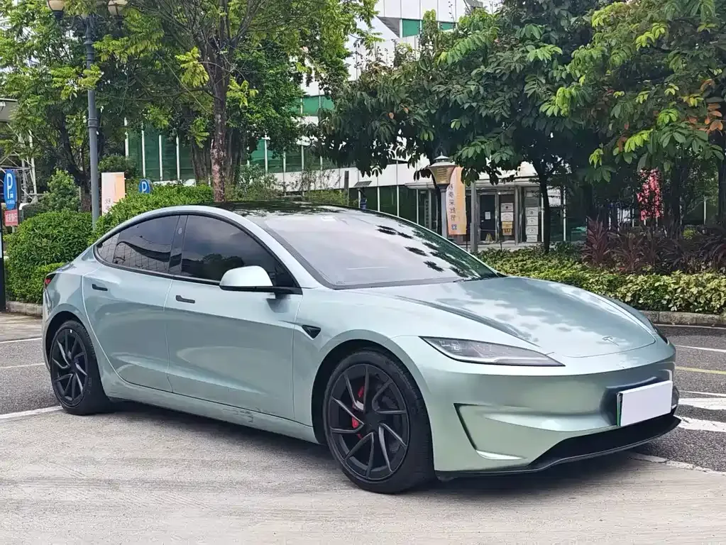 Tesla Model 3 — фото 10