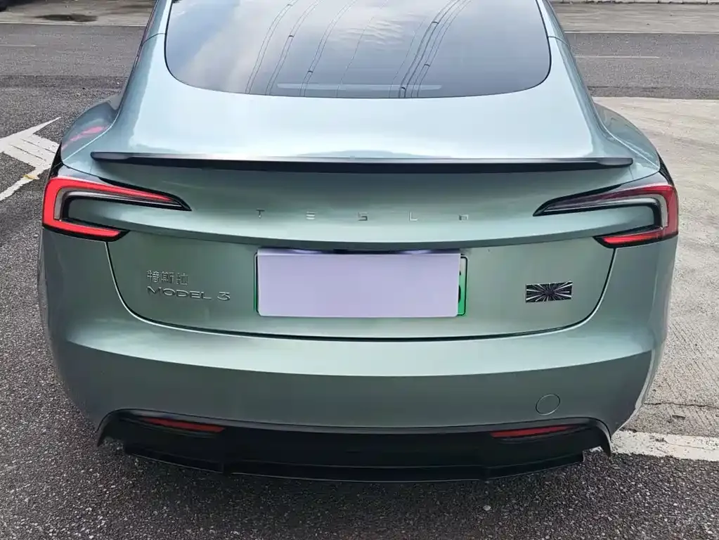 Tesla Model 3 — фото 3