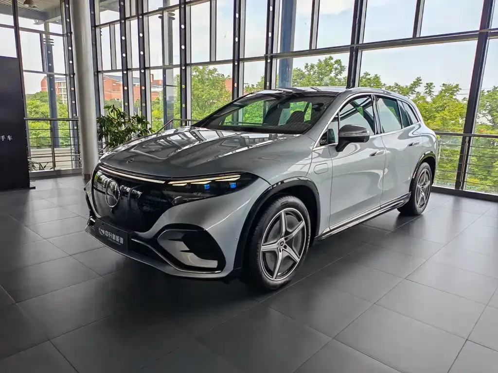 Mercedes-Benz EQS SUV — фото 1
