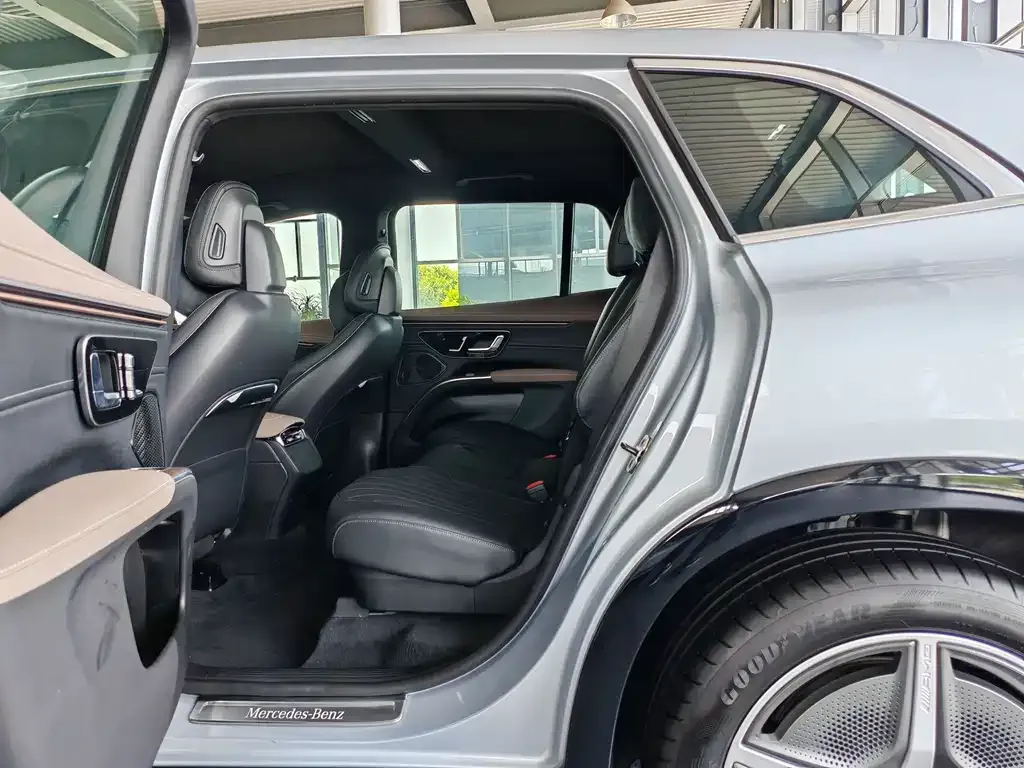 Mercedes-Benz EQS SUV — фото 10