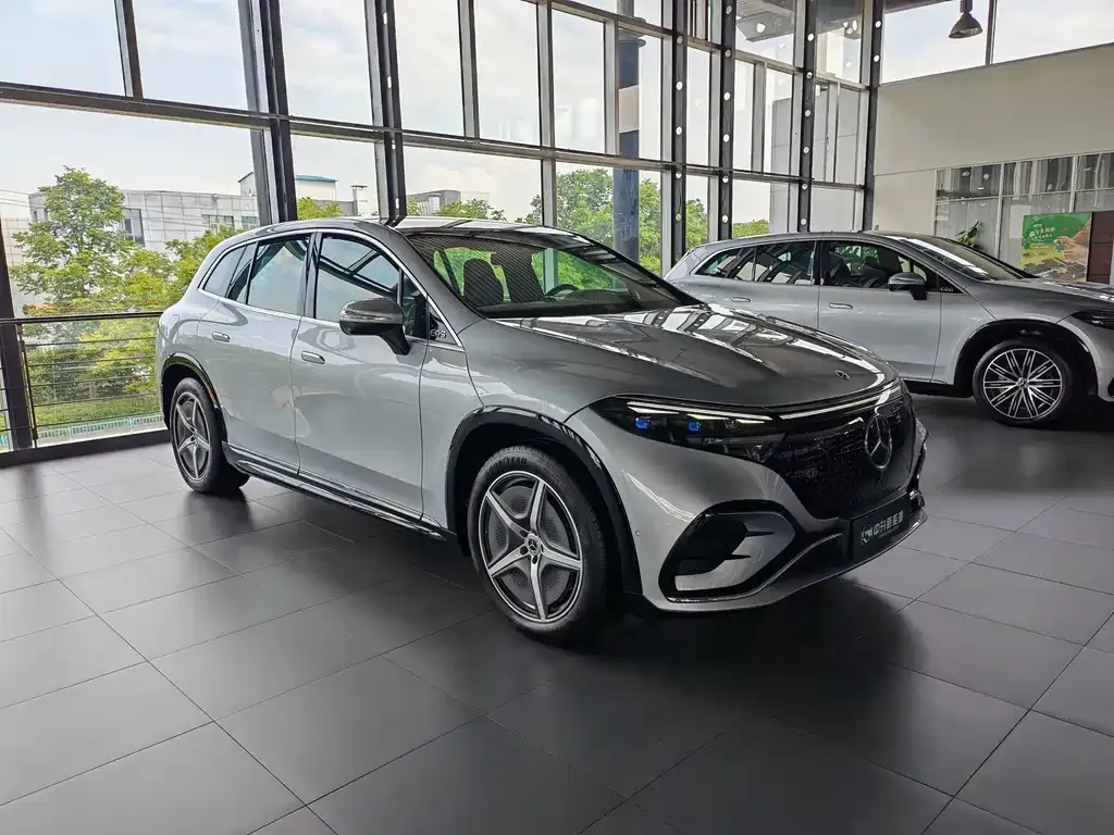 Mercedes-Benz EQS SUV — фото 7