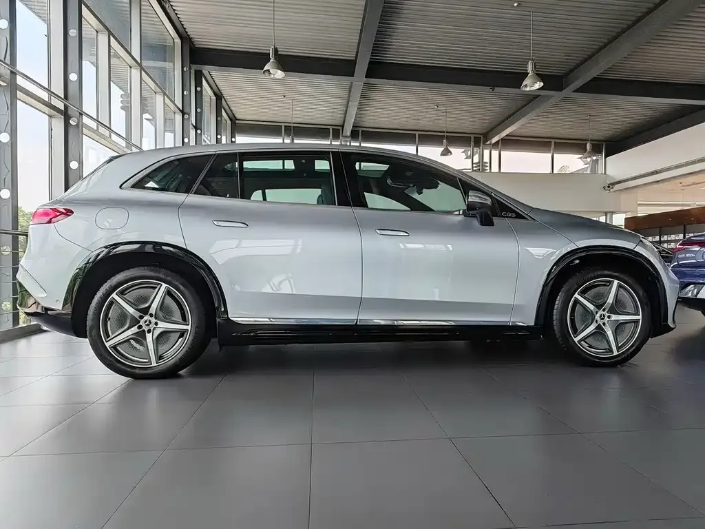 Mercedes-Benz EQS SUV — фото 9