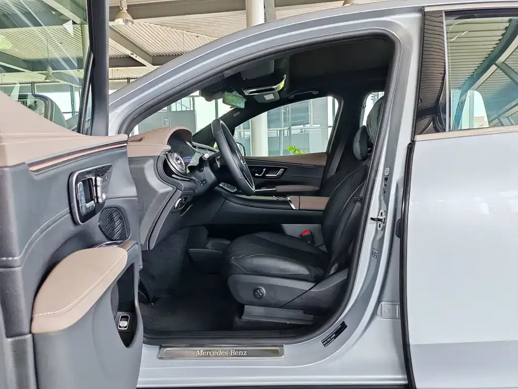 Mercedes-Benz EQS SUV — фото 8