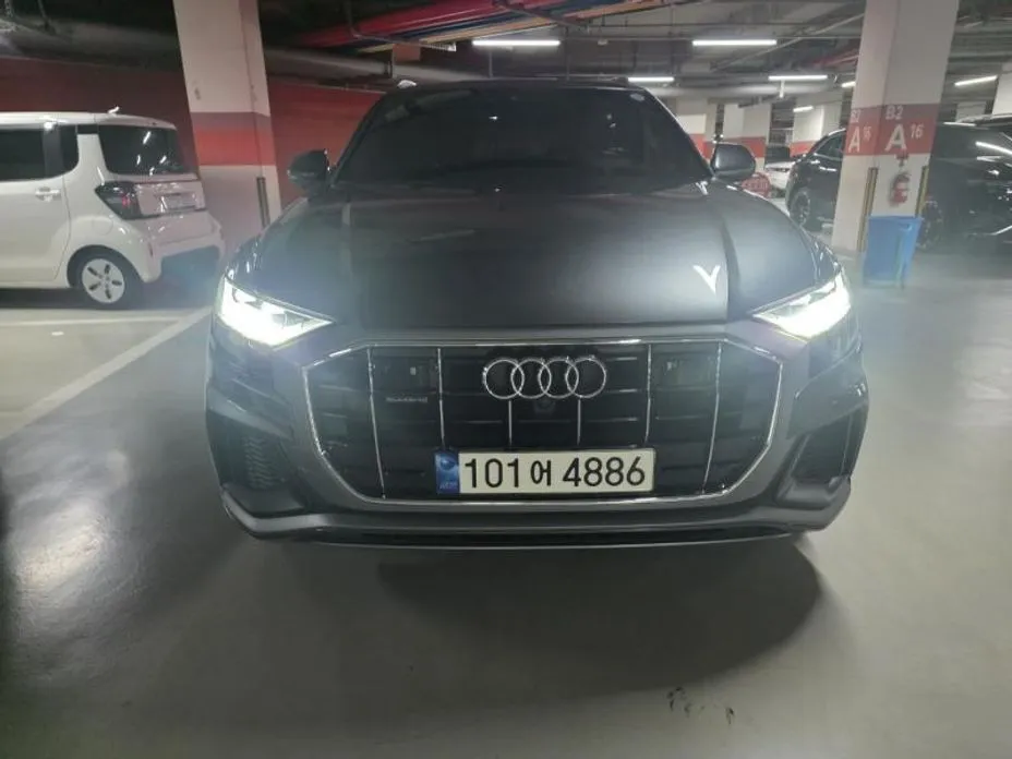 Audi Q8 — фото 1