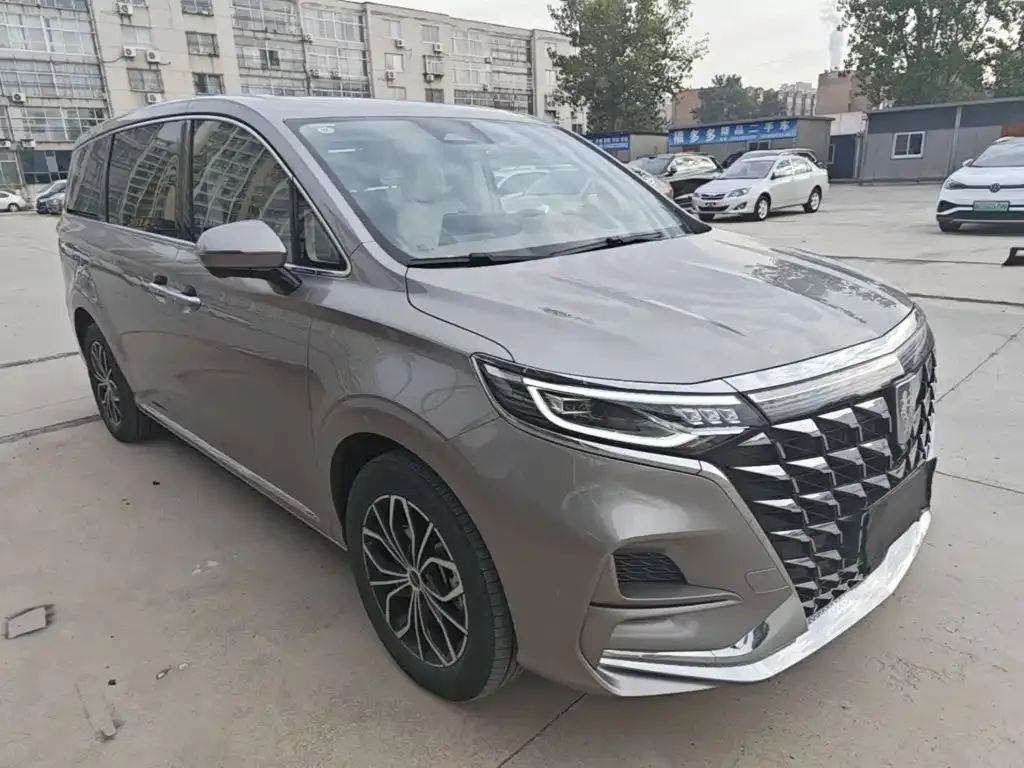 Roewe iMAX8 New Energy — фото 3