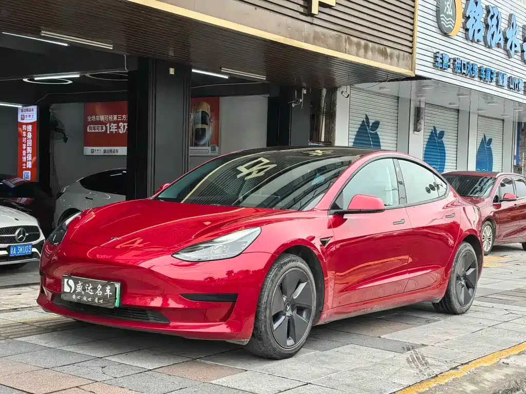 Tesla Model 3 — фото 1