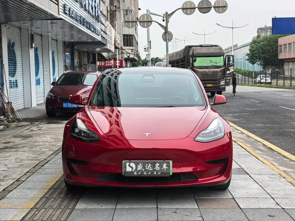 Tesla Model 3 — фото 10
