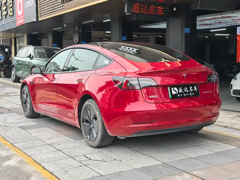 Tesla Model 3 — фото 9