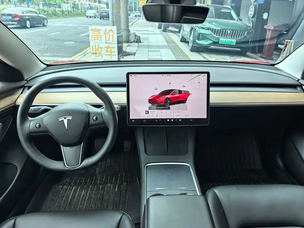 Tesla Model 3 — фото 2