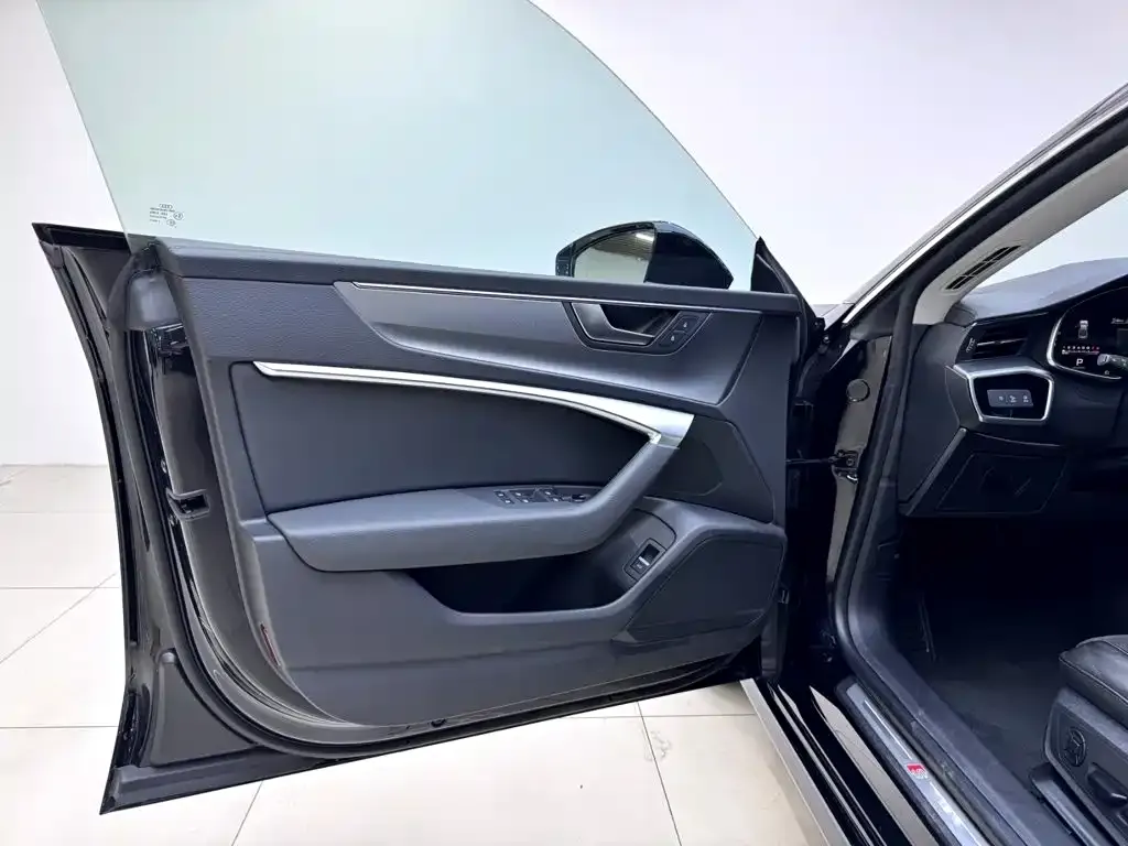 Audi A7L — фото 10