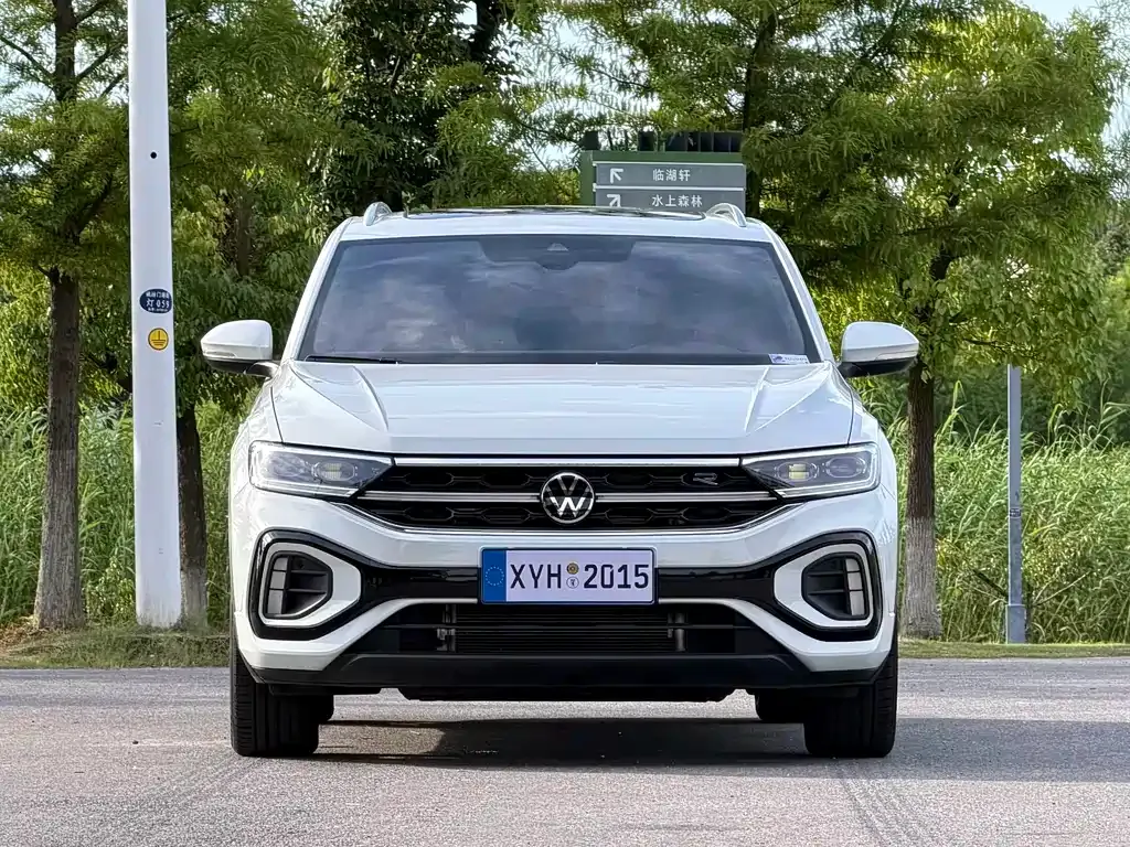 Volkswagen T-Roc — фото 10