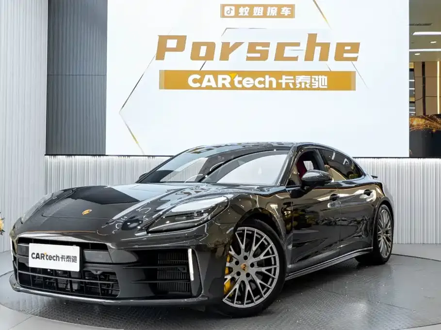 Porsche Panamera — фото 1