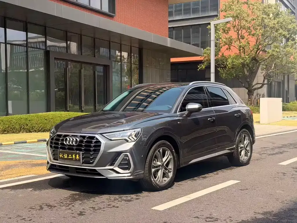 Audi Q3 — фото 1