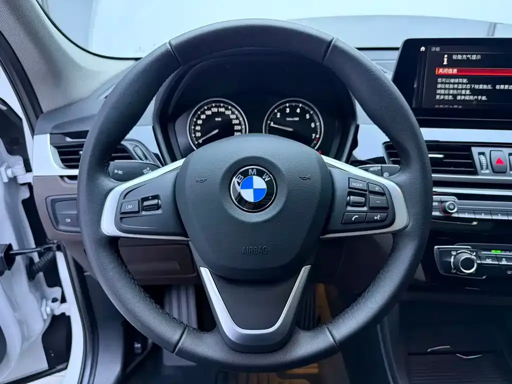 BMW X1 — фото 9