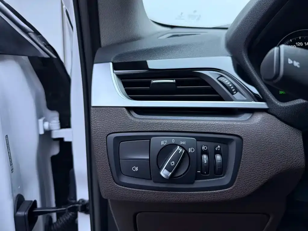 BMW X1 — фото 10