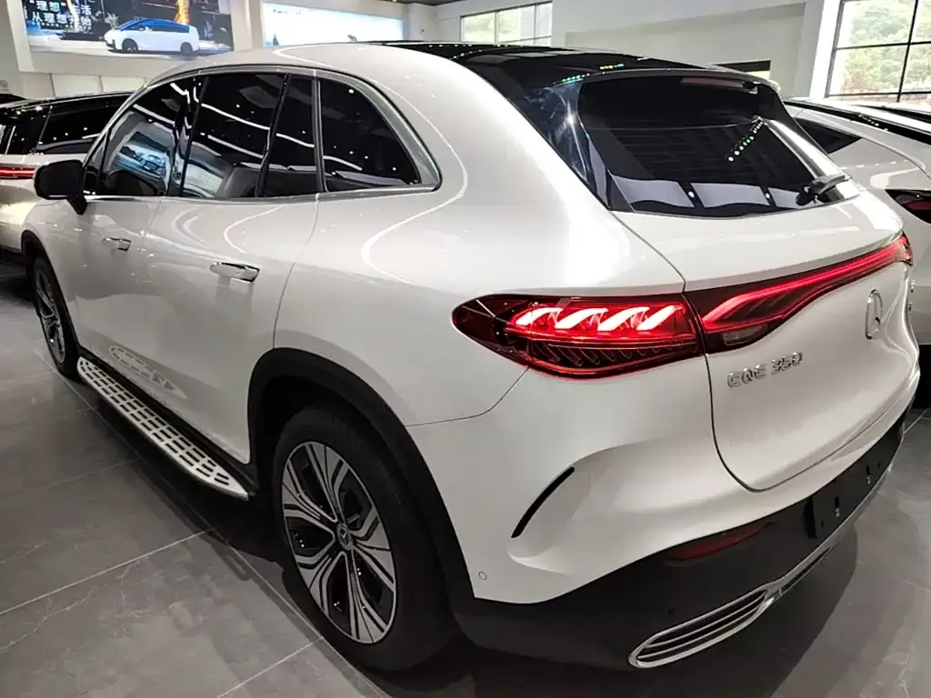 Mercedes-Benz EQE SUV — фото 9