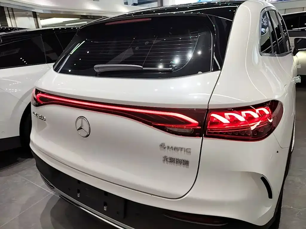 Mercedes-Benz EQE SUV — фото 5