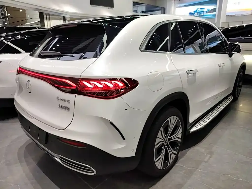 Mercedes-Benz EQE SUV — фото 6