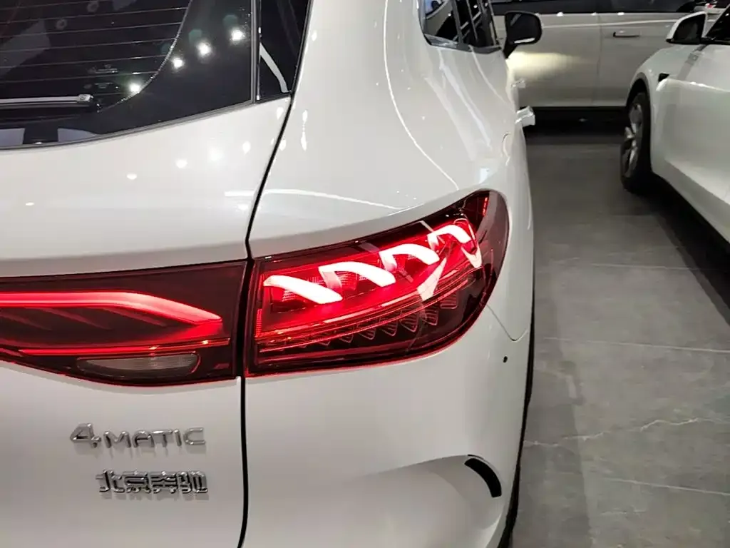 Mercedes-Benz EQE SUV — фото 10
